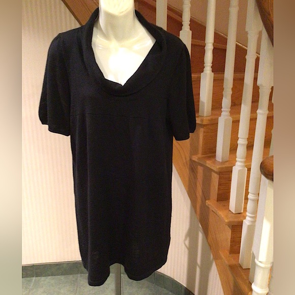 Black knit slip on short sleeve tunic🛍2 for $35🛍 - Picture 1 of 4